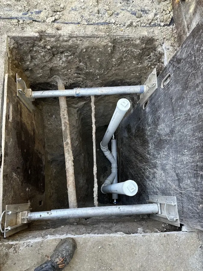 Experienced plumber completing Drain Cleaning work in Alamo Heights